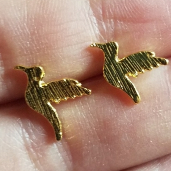Jewelry - NWOT Gold Hummingbird Studs